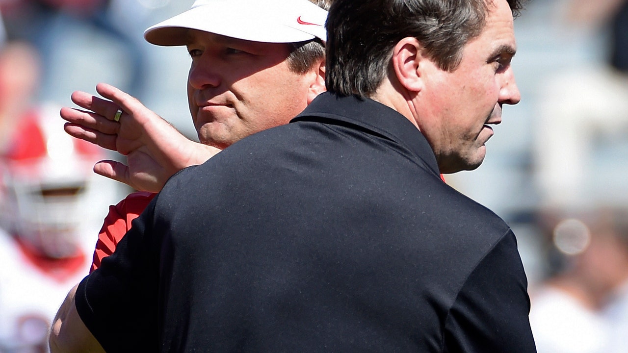 Smart, No. 3 Georgia look for 4th straight win over Muschamp